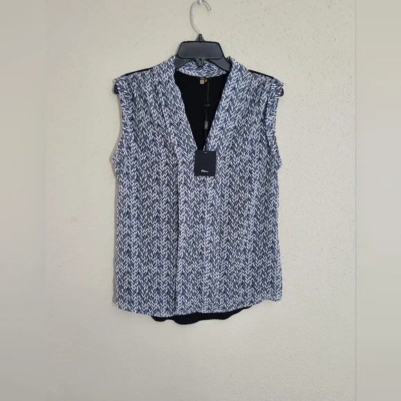 Women's Blue and White Sweater - Picture 5 of 8